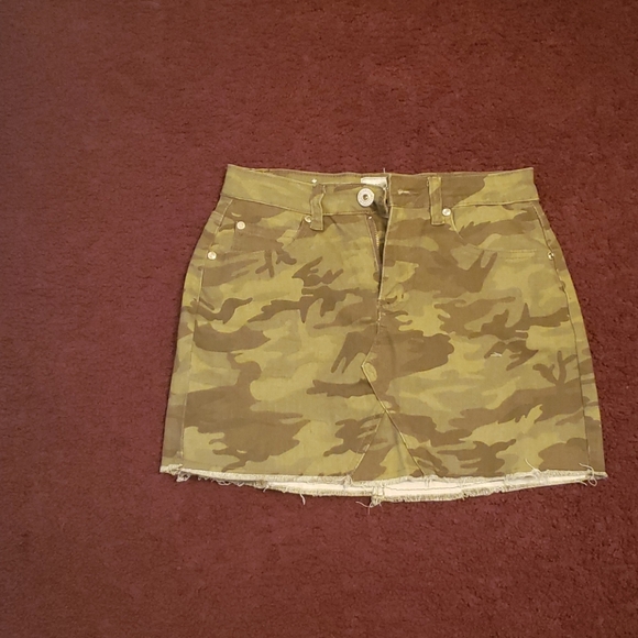 Camouflage - Picture 1 of 1